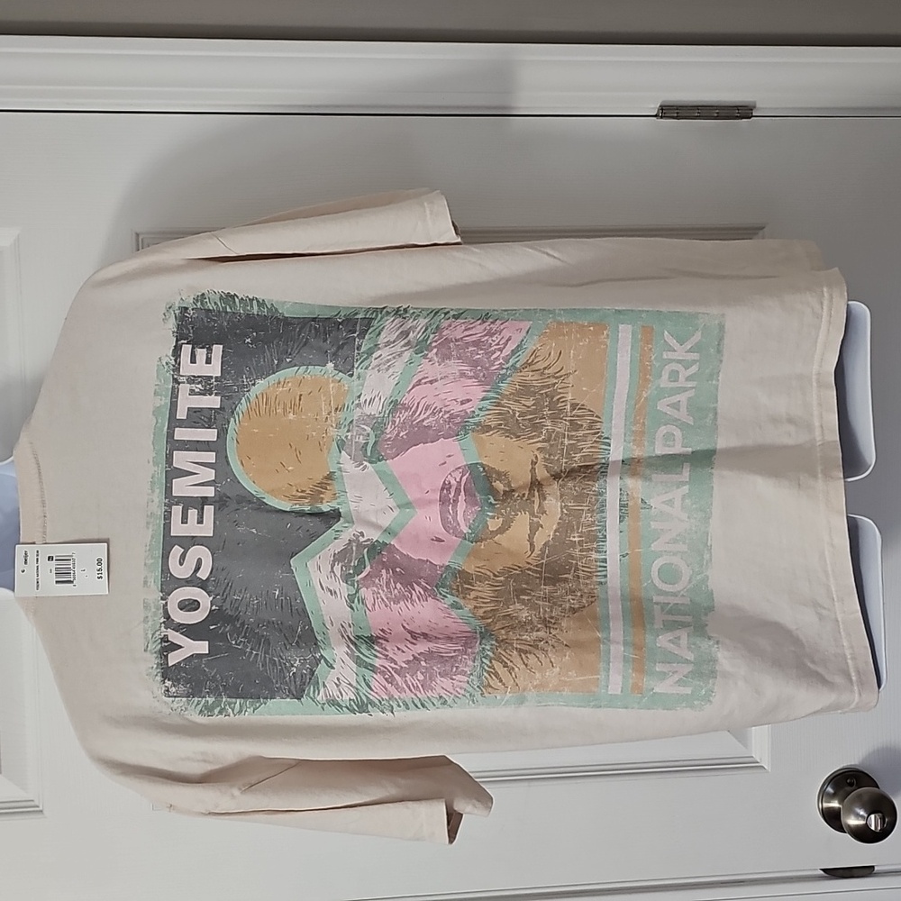 Yosemite National Park Cream T-Shirt With Mountain And Bear. Large. Nwt. - Picture 2 of 4
